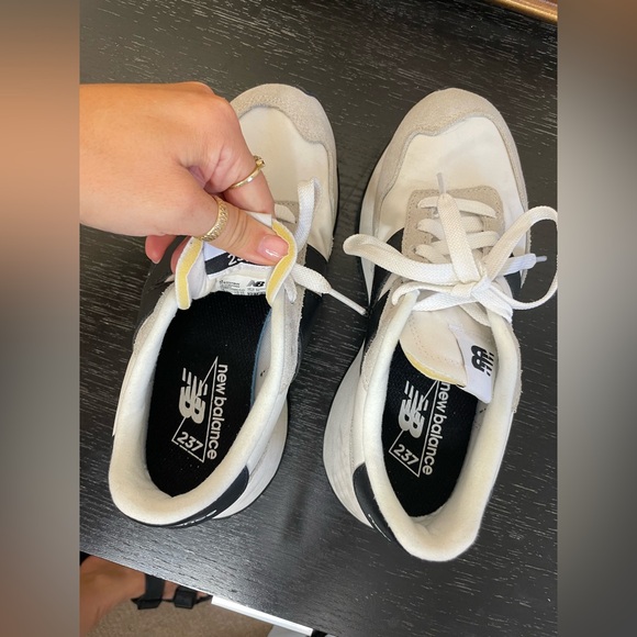 New Balance Classic 237 White and Black Trainers 6 in women’s - Picture 6 of 8